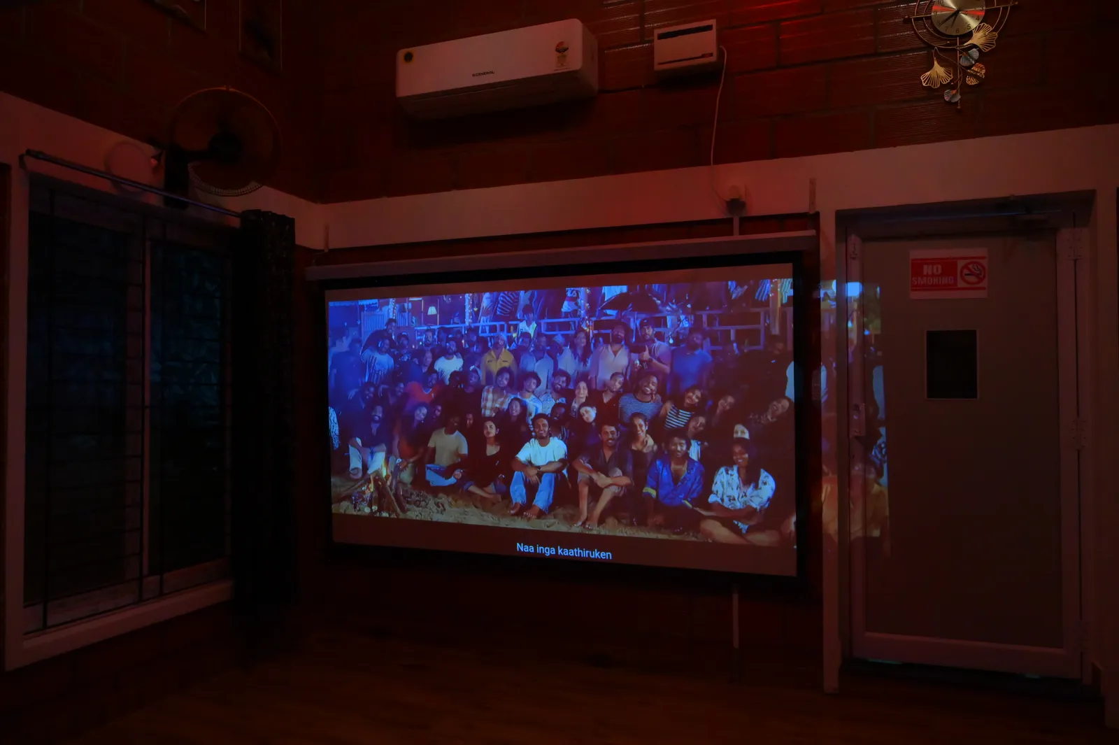 Living room with lofted ceilings at The Urban Loft